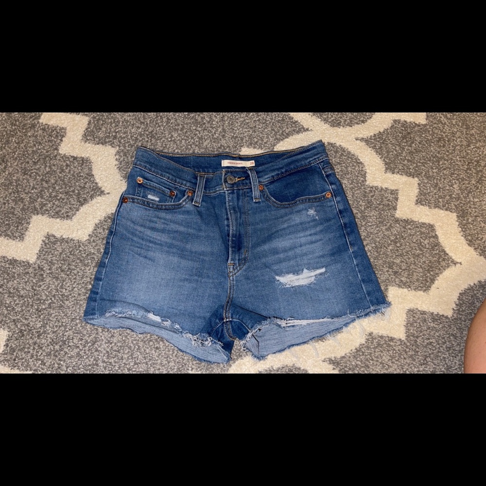 Womens Levi’s shorts